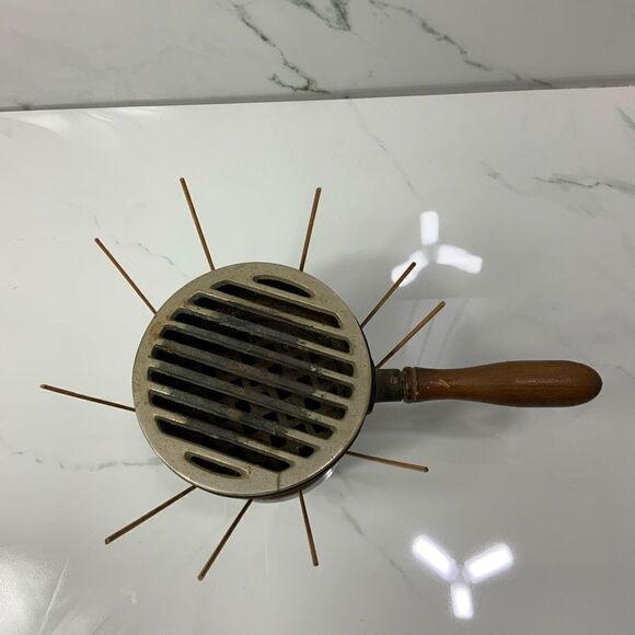 VINTAGE 60’s Little Giant Bar-b-q mini cast iron tabletop - Picture 2 of 5